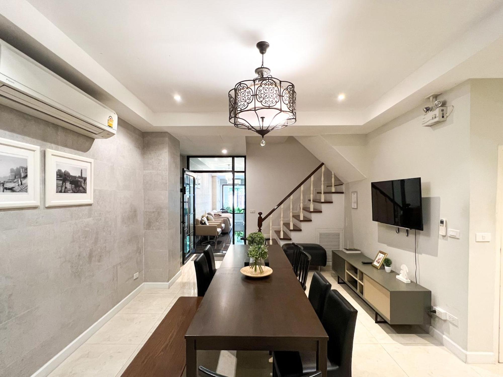 Neveu Premier Residence : Ratchada Бангкок Экстерьер фото