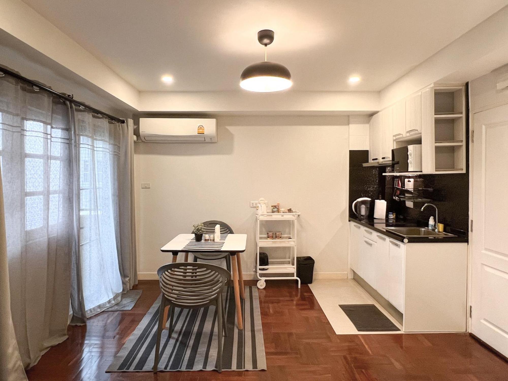 Neveu Premier Residence : Ratchada Бангкок Экстерьер фото