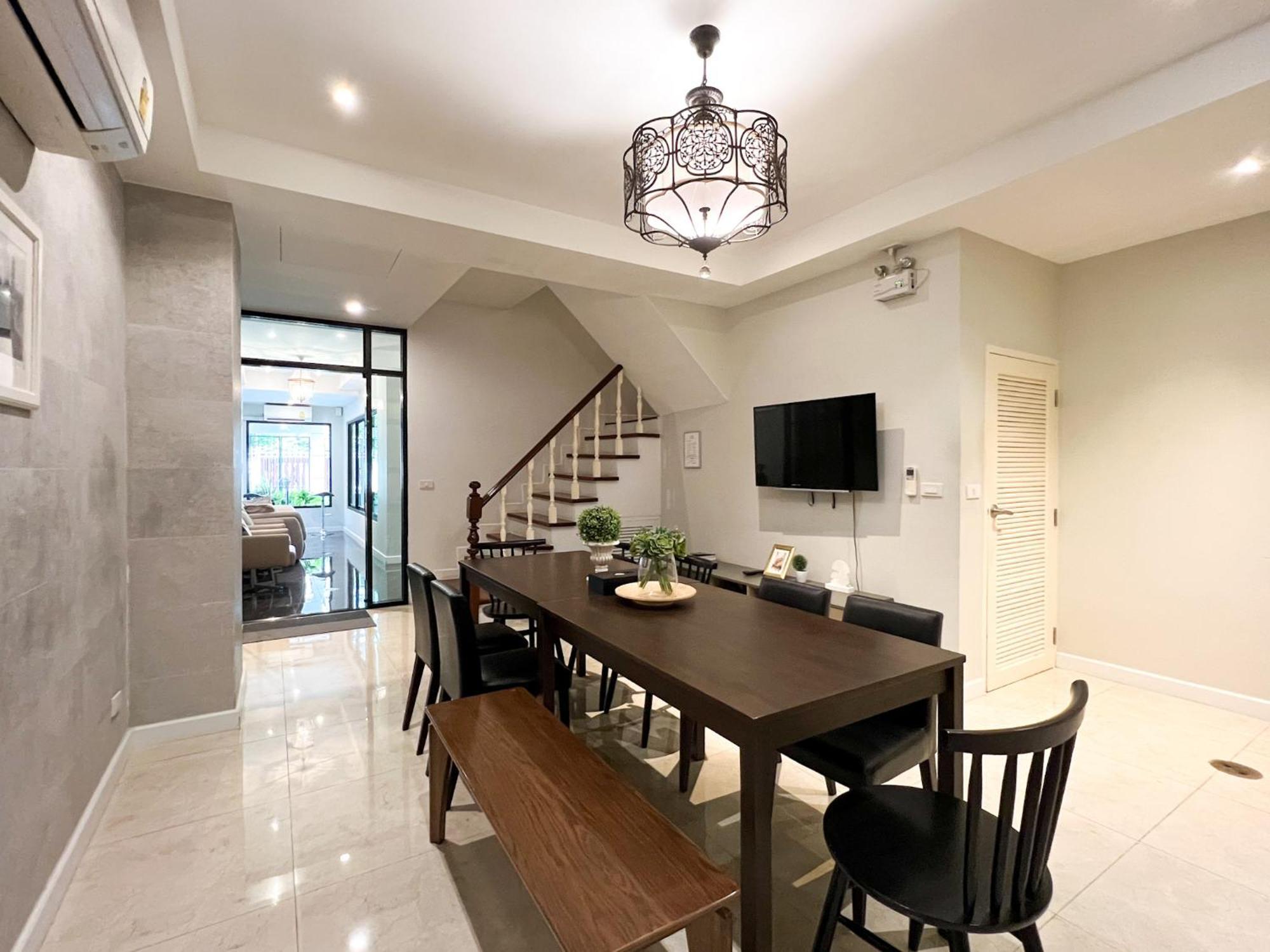 Neveu Premier Residence : Ratchada Бангкок Экстерьер фото